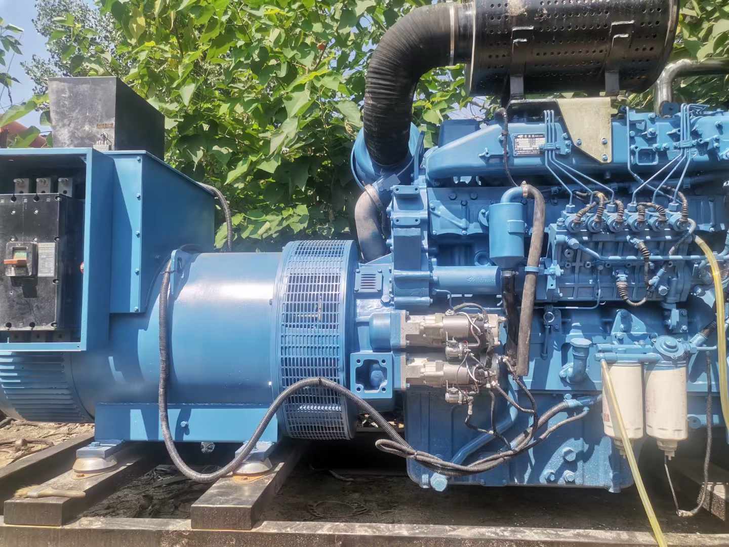 龙南详细说明降低 800kW 柴油发电机输出电流波动的方法